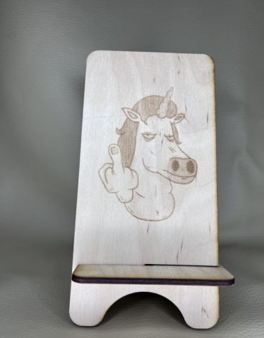 Gravírozott unikornisos telefontartó